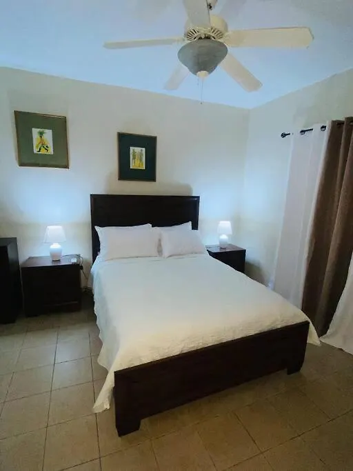 Club Caribbean Apartments Runaway Bay 0*,